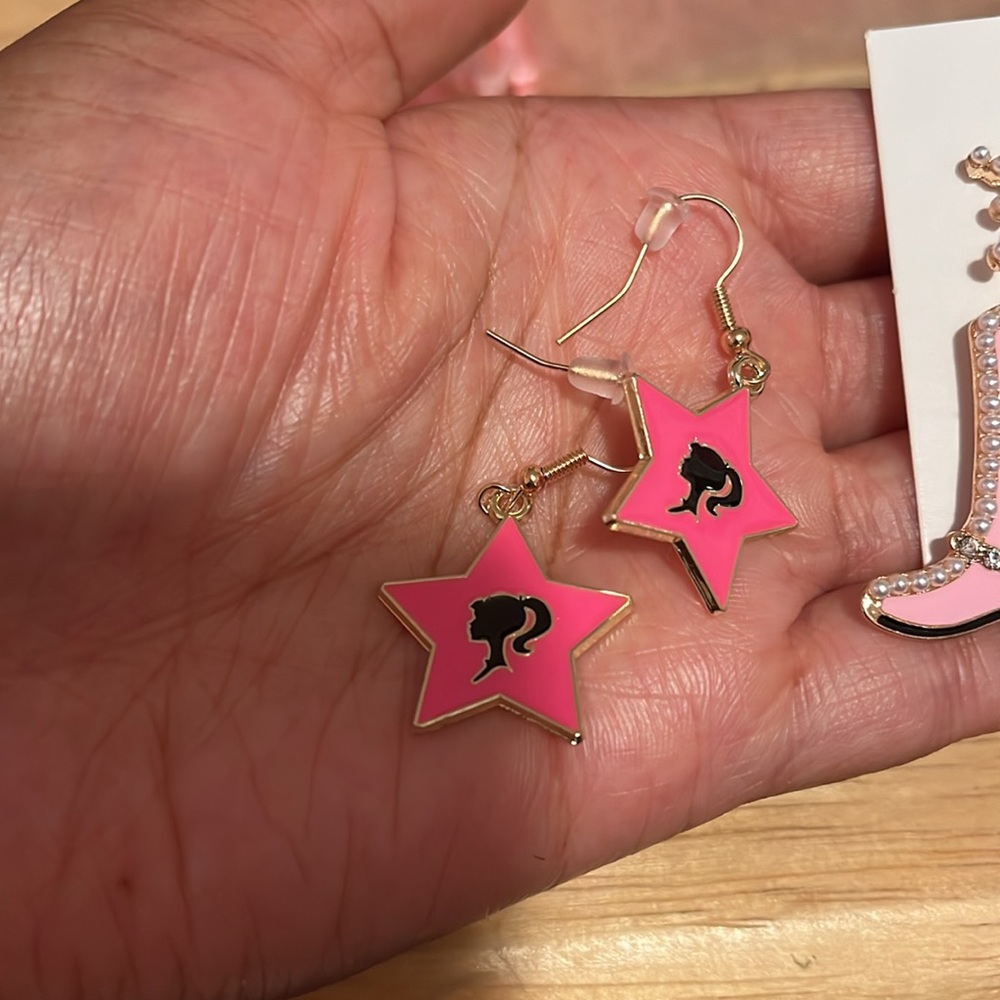 BARBIE EARRING SET! 2 pairs - Picture 3 of 5
